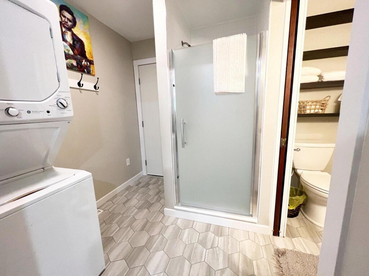 New Johnny Cash On Main Ensuite Laundrey Custer Exteriér fotografie